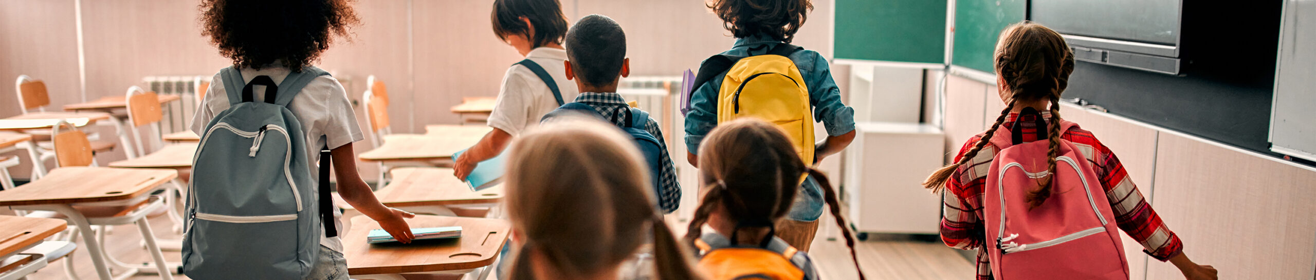 Stretching Budgets and Shifting Choices: Navigating Back-to-School 2025—Data Graphic