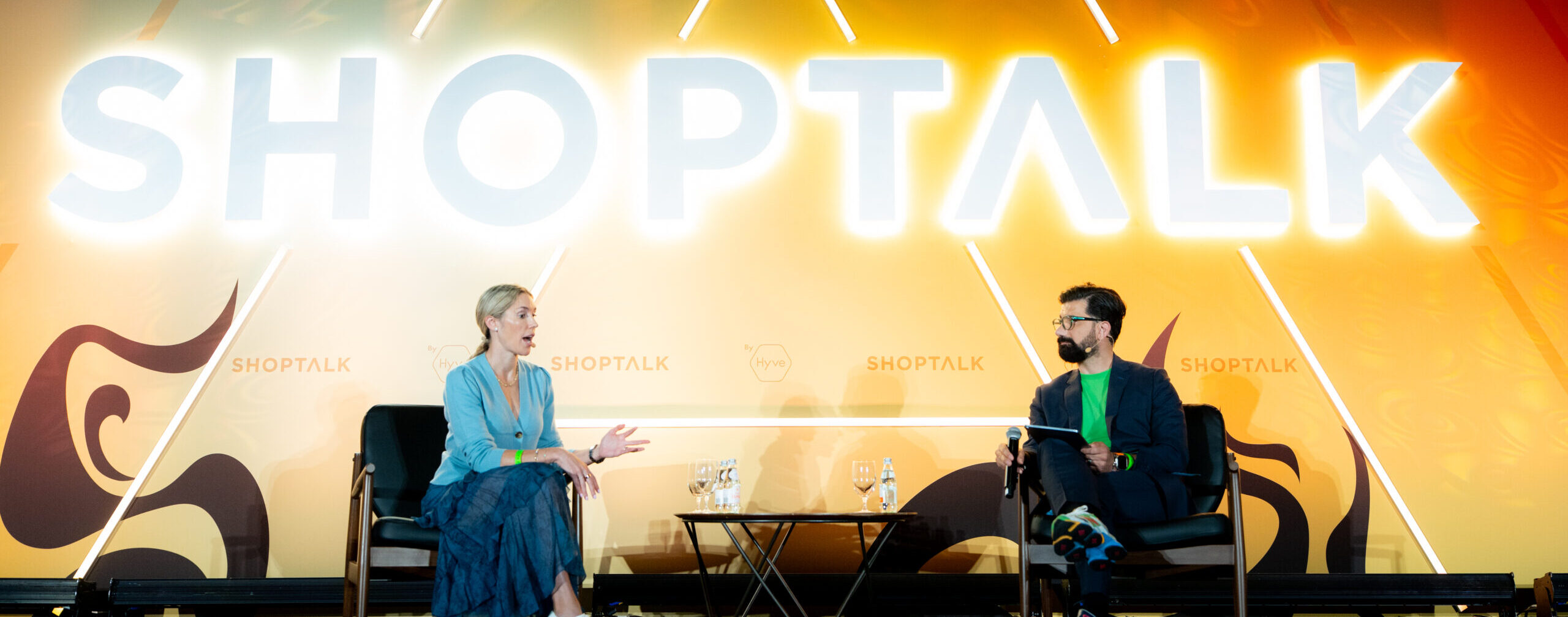 A person and person sitting in chairs Description automatically generated